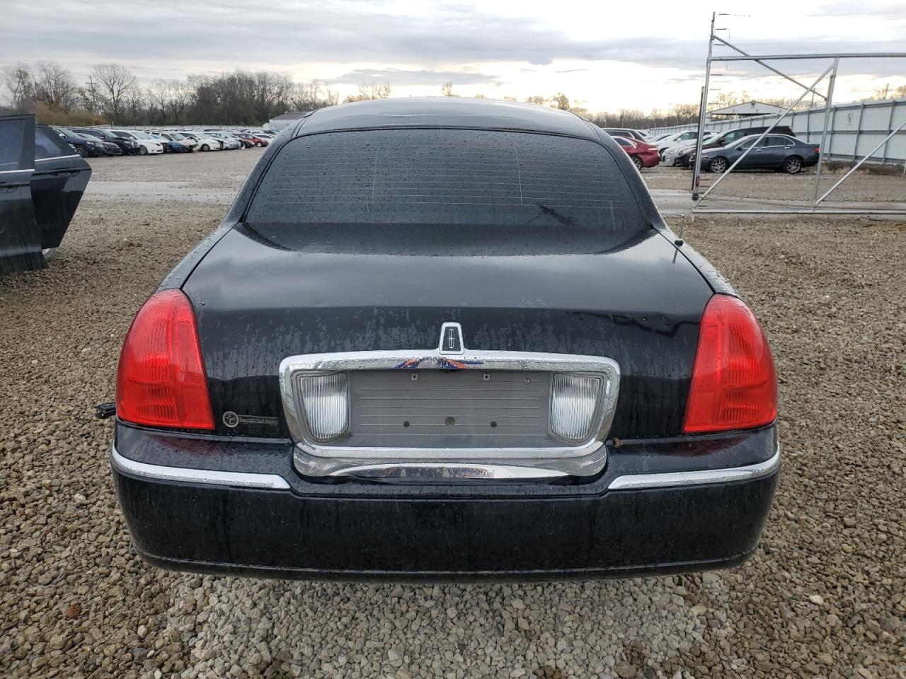 2006 Lincoln Town Car Executive VIN: 1L1FM88WX6Y630606 Lot: 93103135