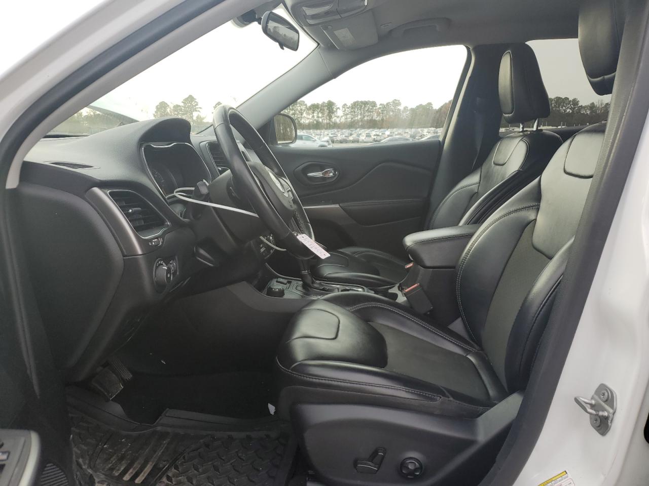 2019 Jeep Cherokee Latitude Plus VIN: 1C4PJMLB1KD418207 Lot: 92117985