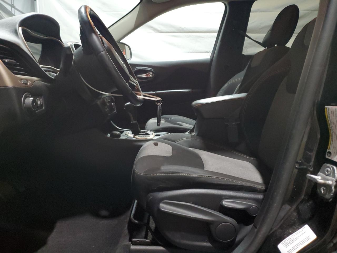 2014 Jeep Cherokee Latitude VIN: 1C4PJMCS3EW146302 Lot: 92590505