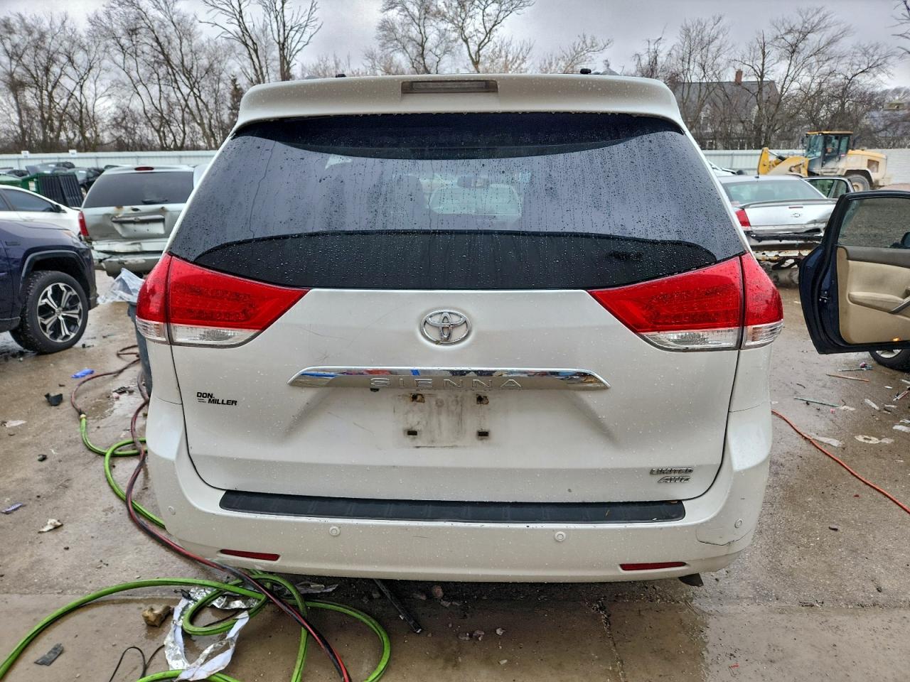 2012 Toyota Sienna Xle VIN: 5TDDK3DC5CS046121 Lot: 94235905