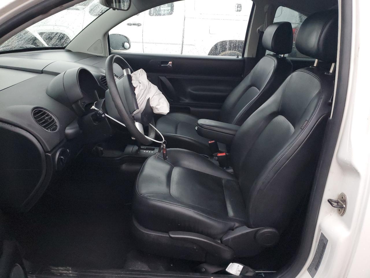 2010 Volkswagen New Beetle VIN: 3VWPG3AG3AM008709 Lot: 93405395