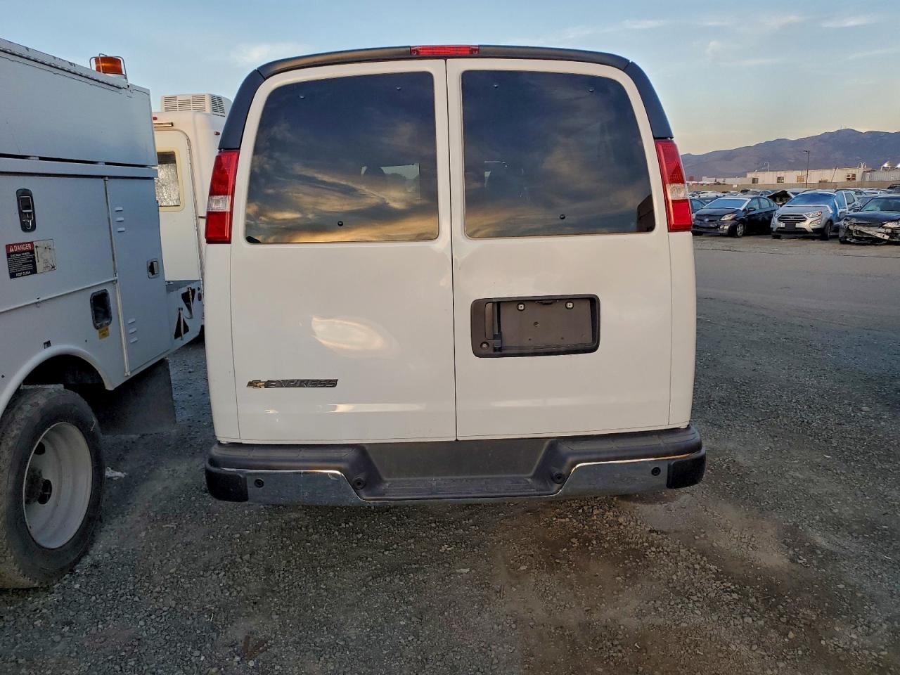 2025 Chevrolet Express G3500 Lt VIN: 1GAZGPFP4S1212101 Lot: 94803295