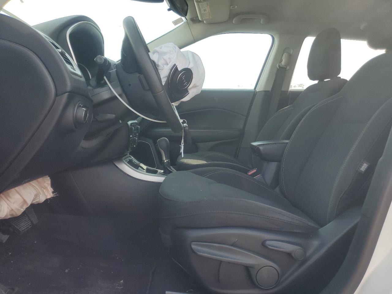 2018 Jeep Compass Sport VIN: 3C4NJDAB1JT315422 Lot: 93370905