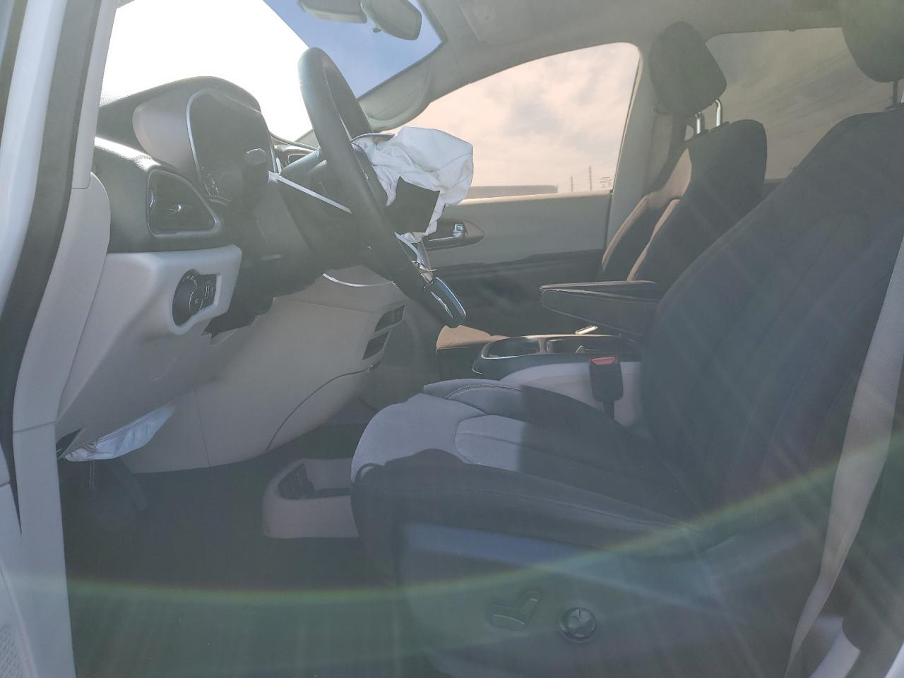 2018 Chrysler Pacifica Touring Plus VIN: 2C4RC1FG9JR279075 Lot: 92206075