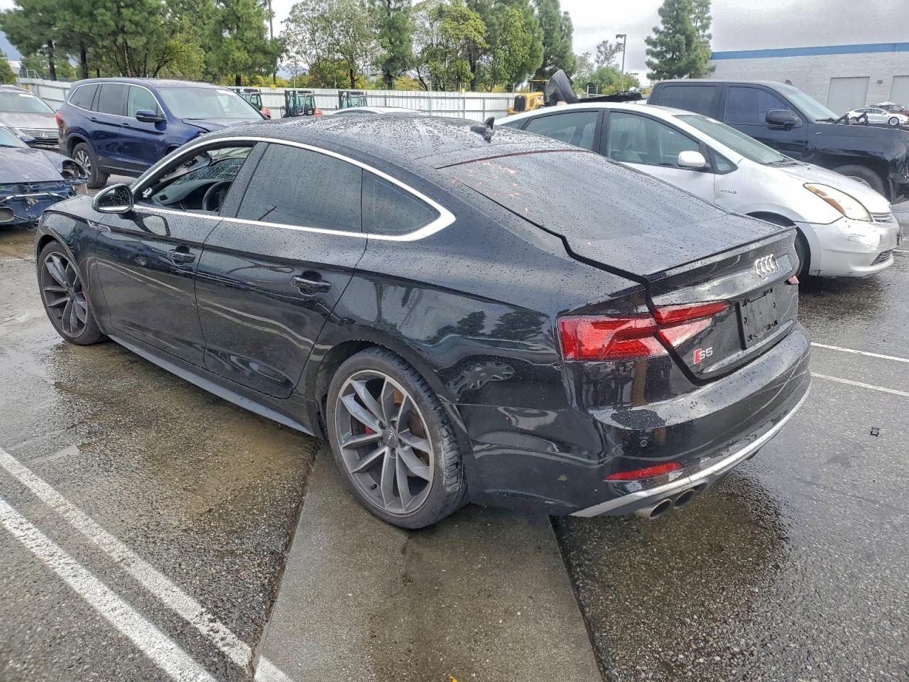 Фото: WAUC4CF51JA104270