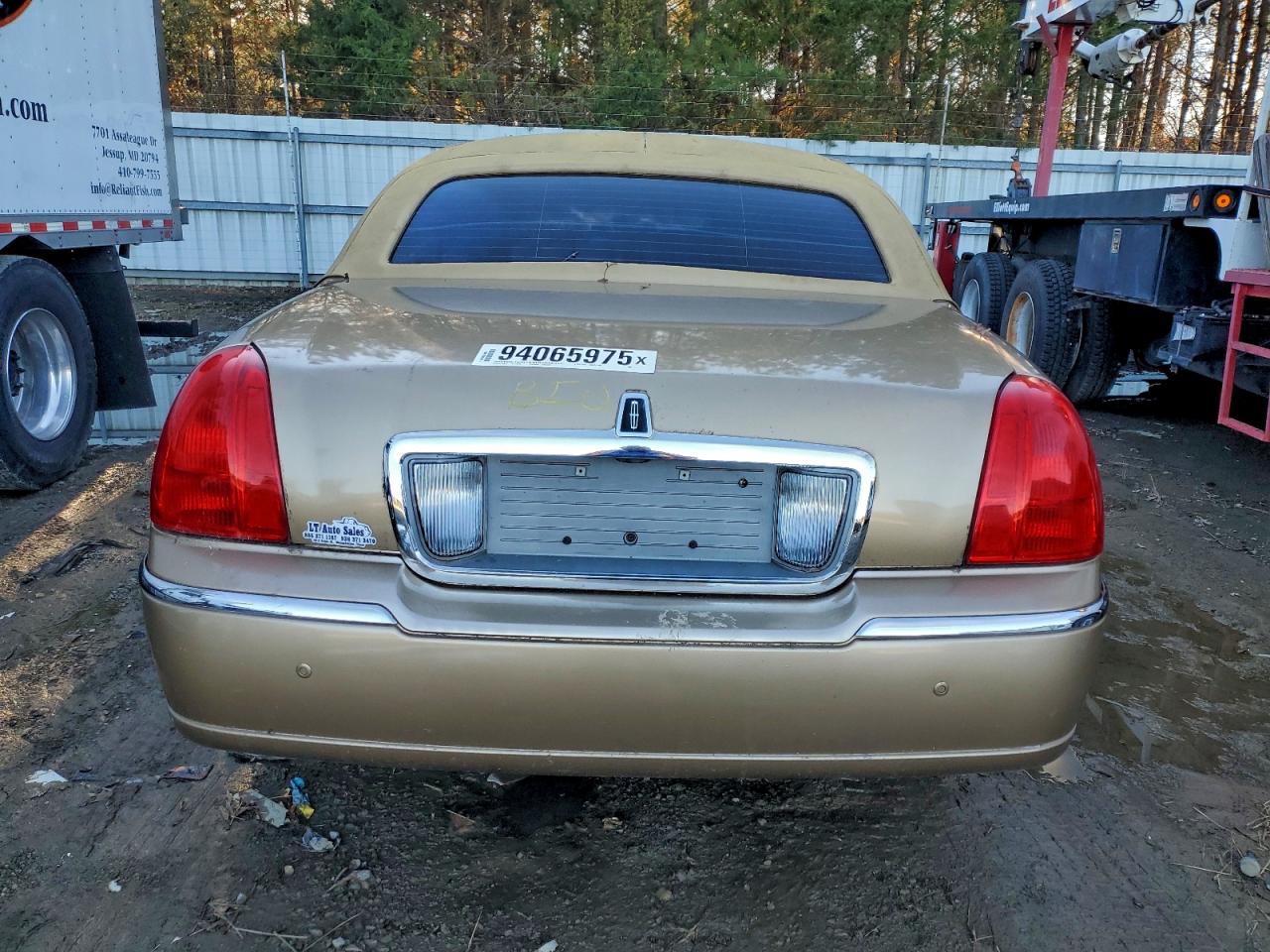 2011 Lincoln Town Car Executive VIN: 1L1FM88W67Y614291 Lot: 94065975