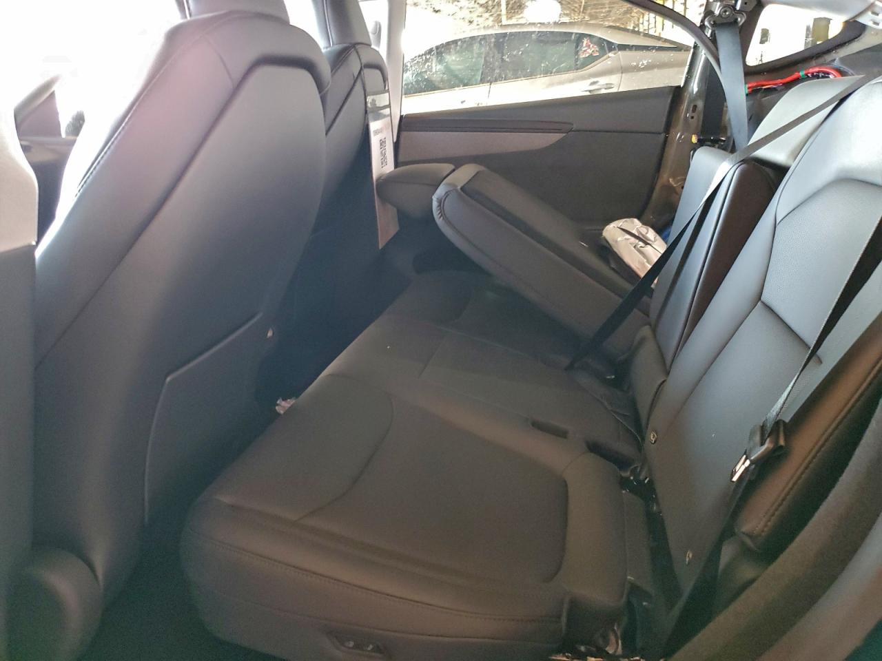 2026 Tesla Model Y VIN: 7SAYGDED0TA492763 Lot: 94421435