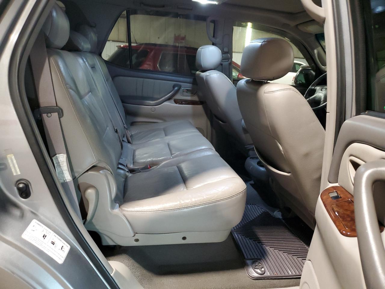 2002 Toyota Sequoia Limited VIN: 5TDBT48A82S108645 Lot: 93784225