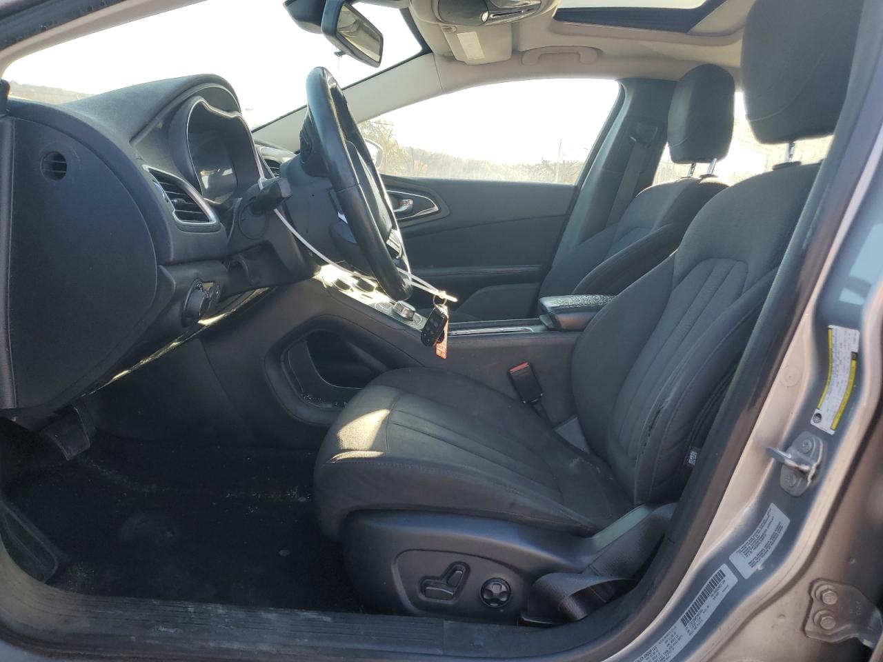 2015 Chrysler 200 Limited VIN: 1C3CCCAB2FN621844 Lot: 91848585