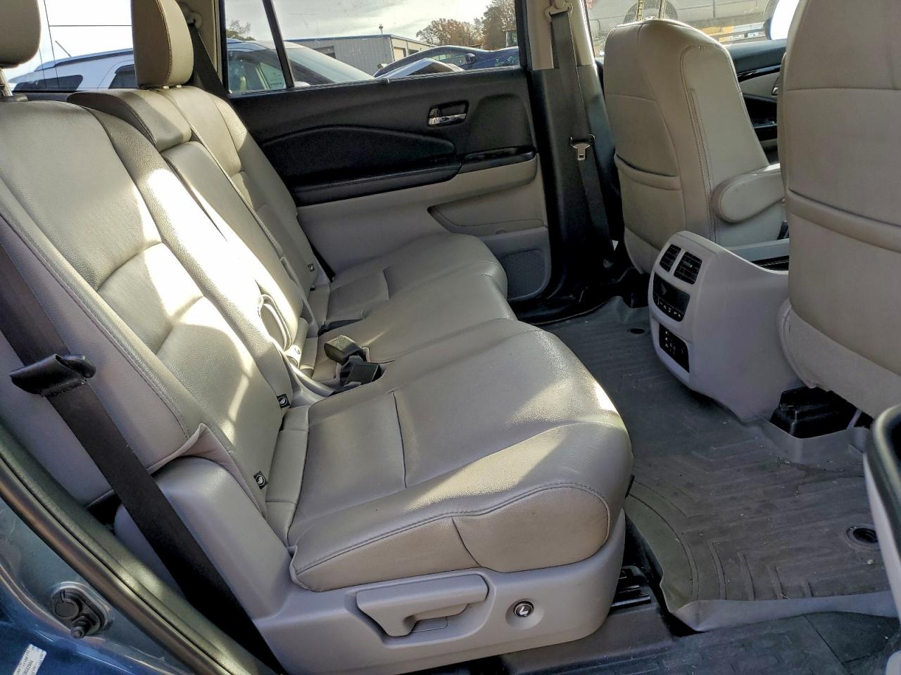 2016 Honda Pilot Touring VIN: 5FNYF6H9XGB082984 Lot: 94058495