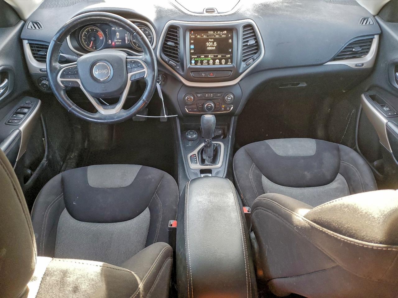 2018 Jeep Cherokee Latitude VIN: 1C4PJMCX0JD587113 Lot: 93853775