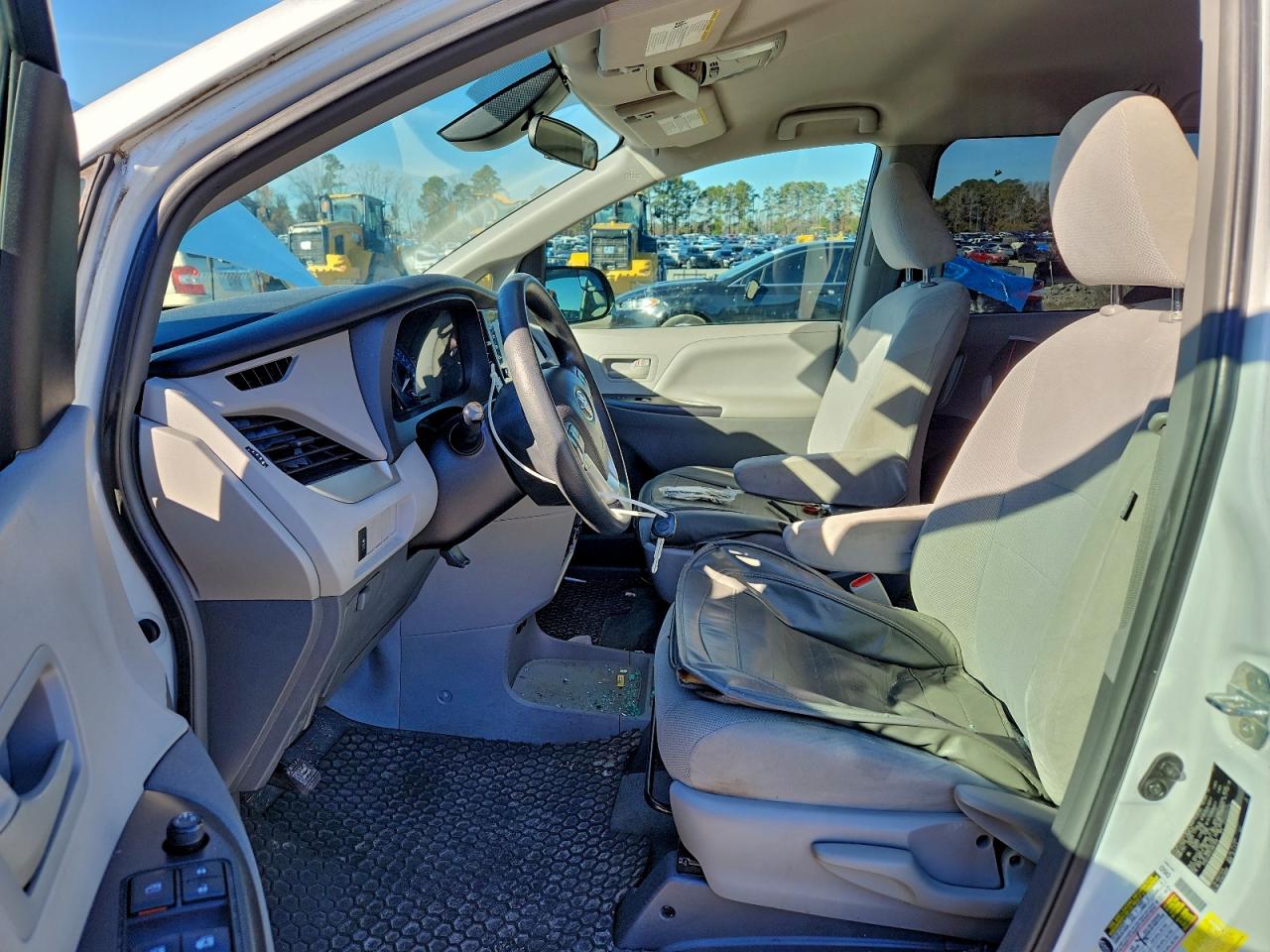 2018 Toyota Sienna L VIN: 5TDZZ3DC8JS901926 Lot: 93619575