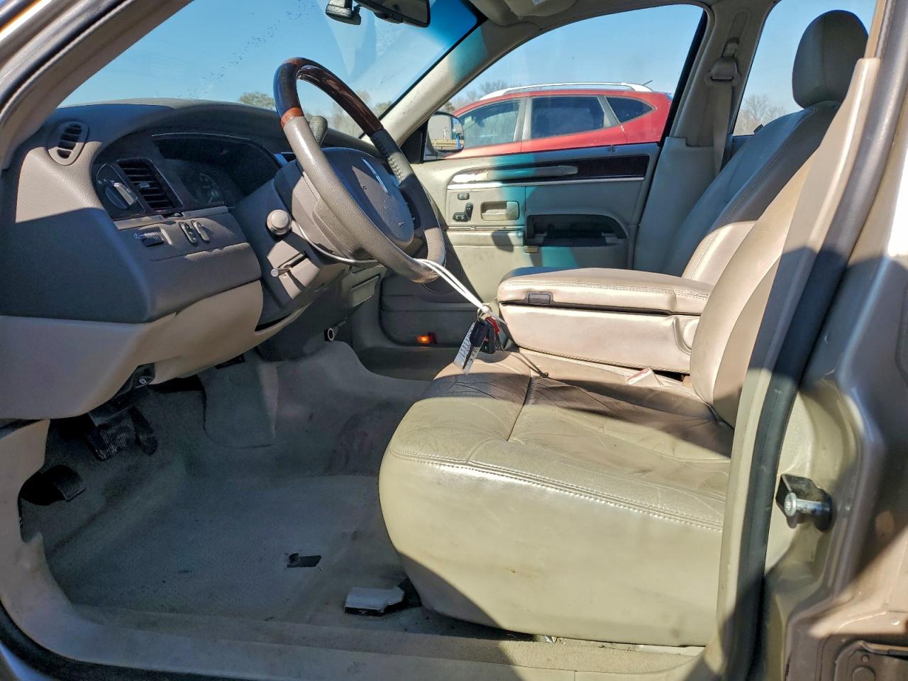 2006 Lincoln Town Car Signature Limited VIN: 1LNHM82V16Y613216 Lot: 93319525