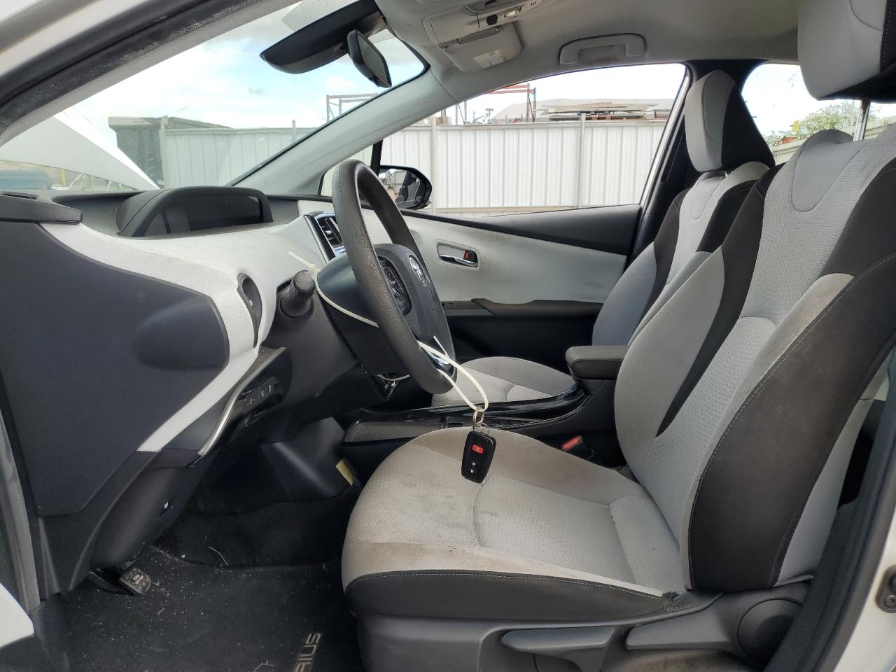 2020 Toyota Prius L VIN: JTDKARFU0L3121182 Lot: 93507555