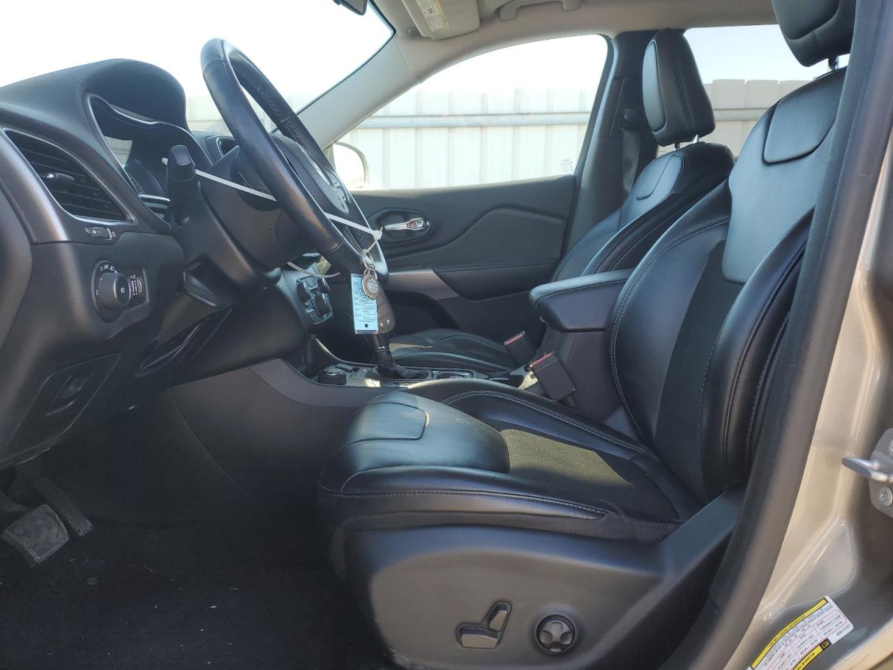 2019 Jeep Cherokee Latitude Plus VIN: 1C4PJMLB6KD211747 Lot: 92059515