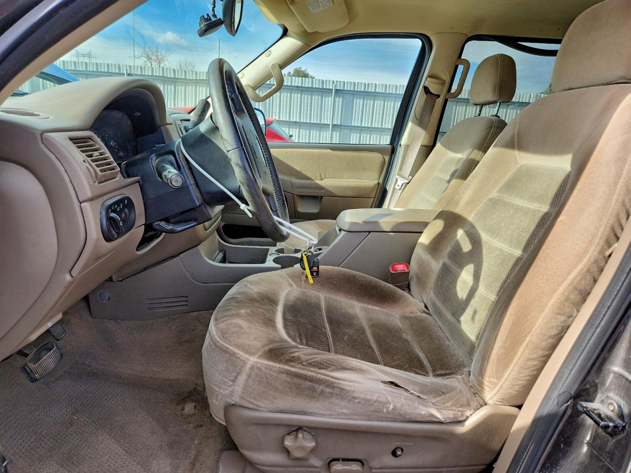 2005 Ford Explorer Xlt VIN: 1FMZU73W55UA93307 Lot: 94337905