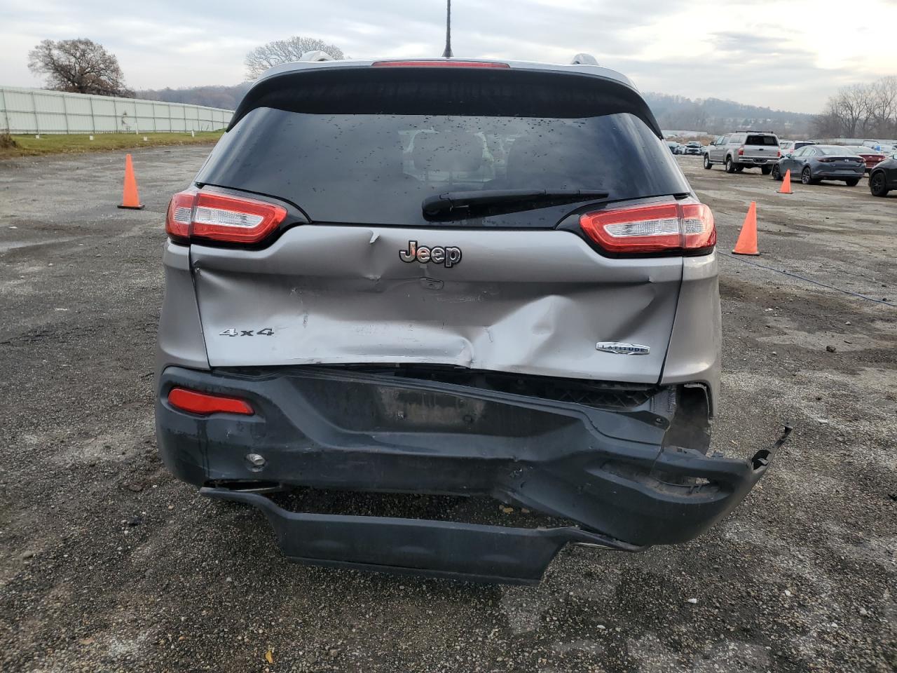 2018 Jeep Cherokee Latitude VIN: 1C4PJMCX3JD614949 Lot: 93633615