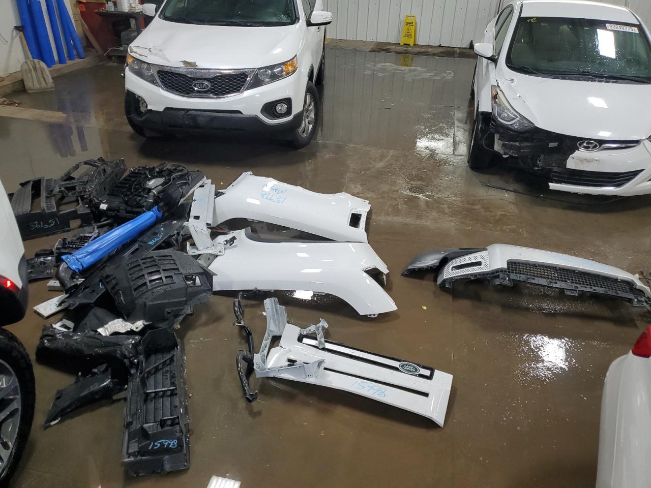 2024 Land Rover Defender 110 S VIN: SALEJ7EX1R2283617 Lot: 94356705