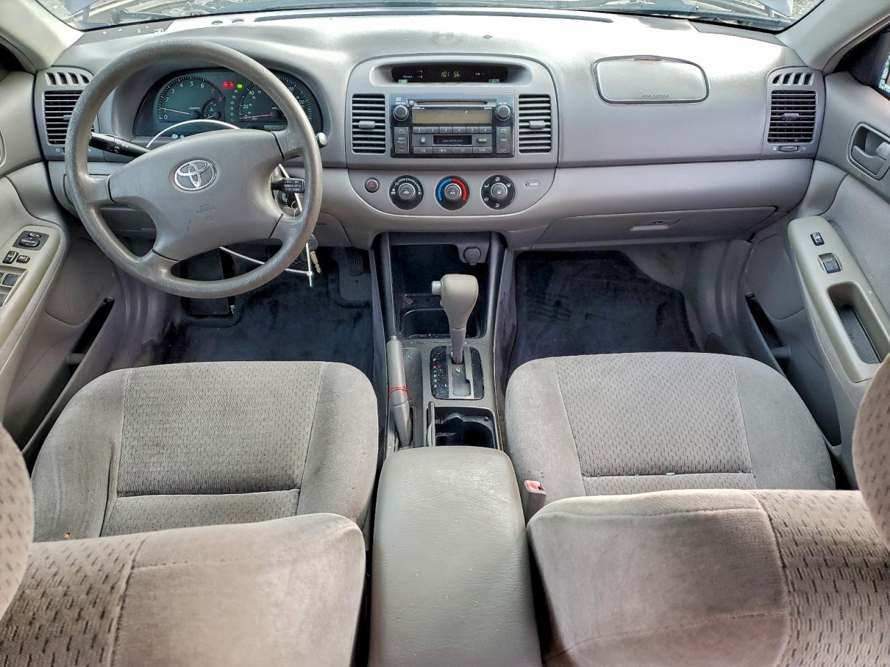 2003 Toyota Camry Le VIN: 4T1BF30K33U560601 Lot: 94110695