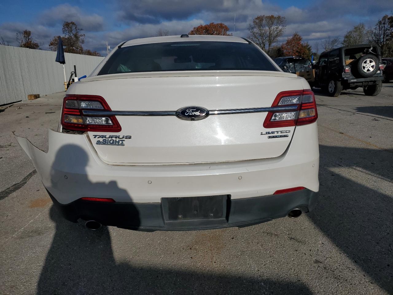 2015 Ford Taurus Limited VIN: 1FAHP2F81FG153550 Lot: 92171885
