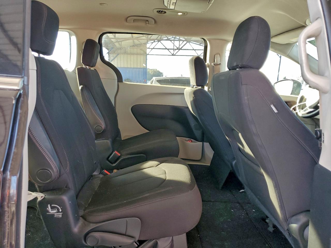 2017 Chrysler Pacifica Touring VIN: 2C4RC1DG7HR677883 Lot: 94097435