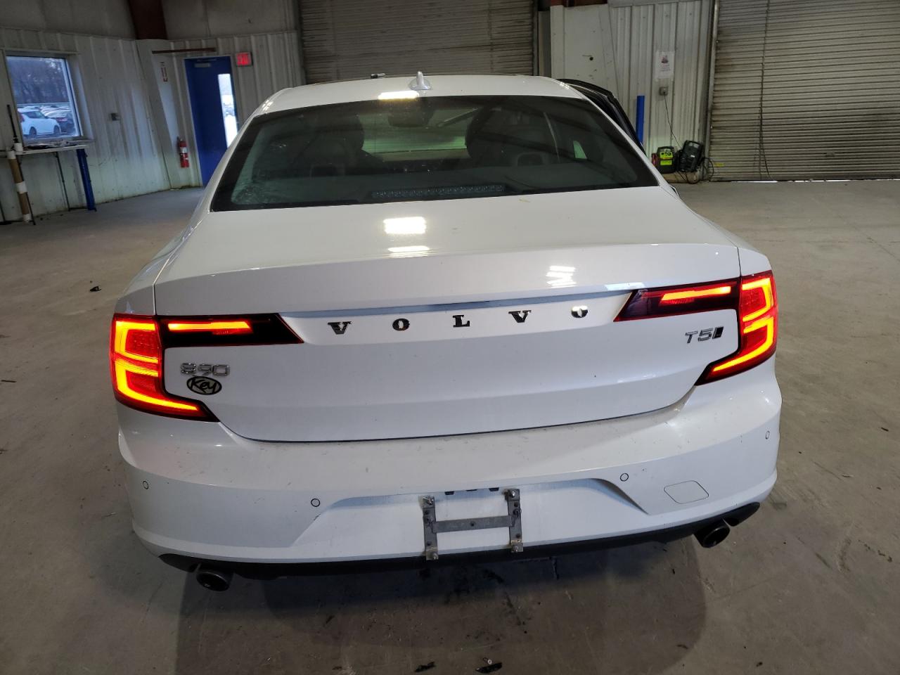 2018 Volvo S90 T5 Momentum VIN: LVY982MK5JP016235 Lot: 91518575