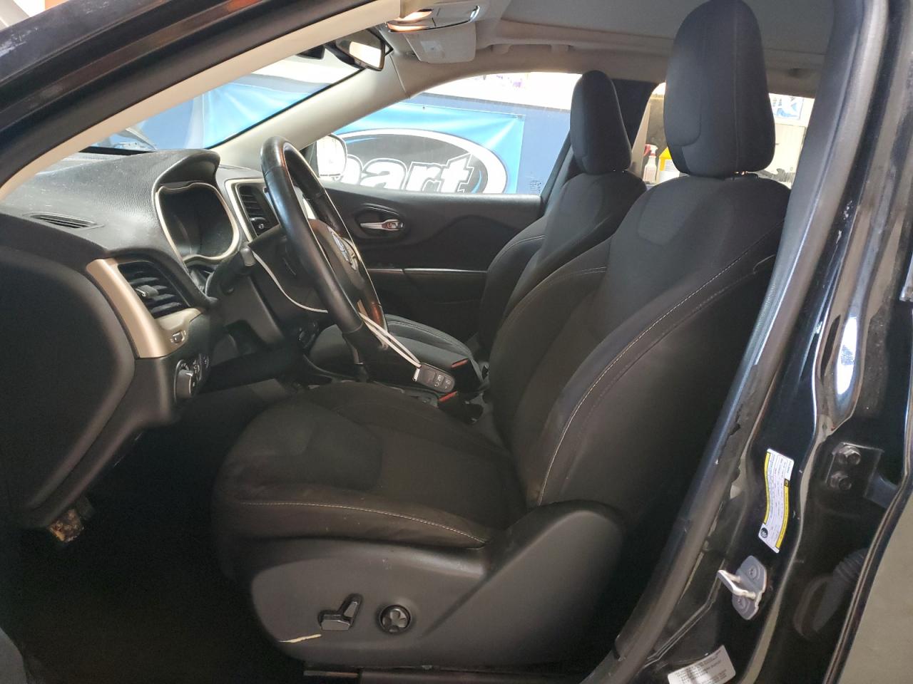 2015 Jeep Cherokee Latitude VIN: 1C4PJMCS4FW557211 Lot: 93606255