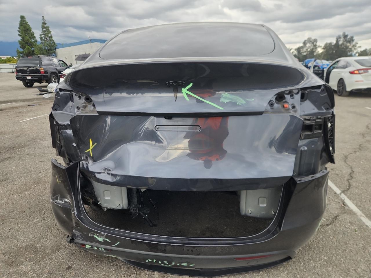 2024 Tesla Model Y VIN: 7SAYGDEE4RA248227 Lot: 93015105