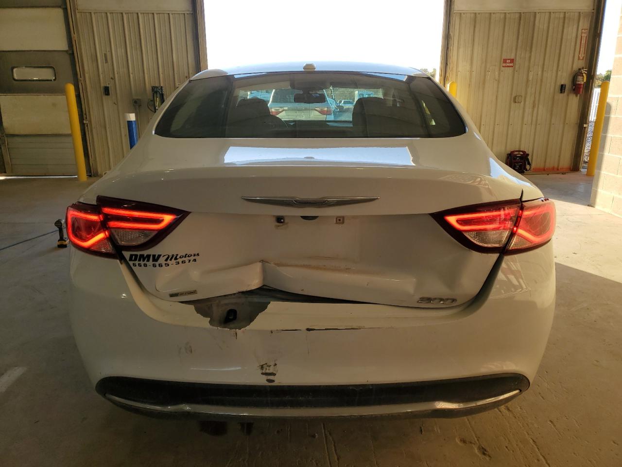 2015 Chrysler 200 Limited VIN: 1C3CCCAB2FN722592 Lot: 84998425