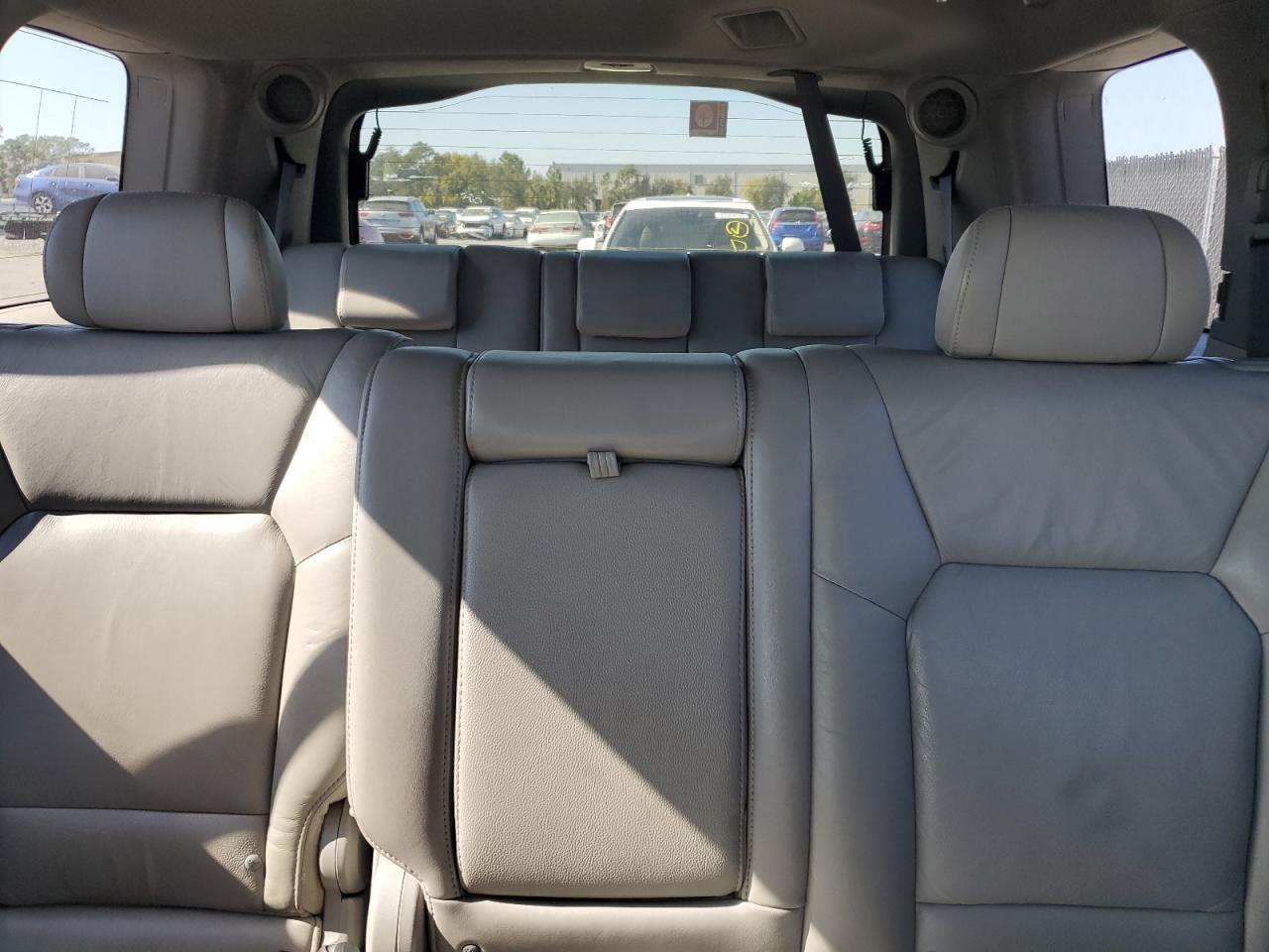 2011 Honda Pilot Exln VIN: 5FNYF3H78BB030646 Lot: 93858245