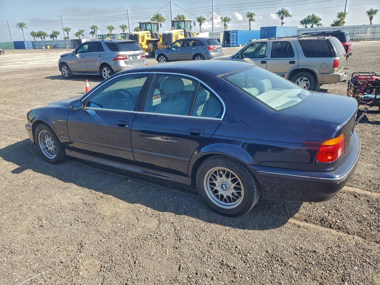 Фото: WBADM633XXBY31659