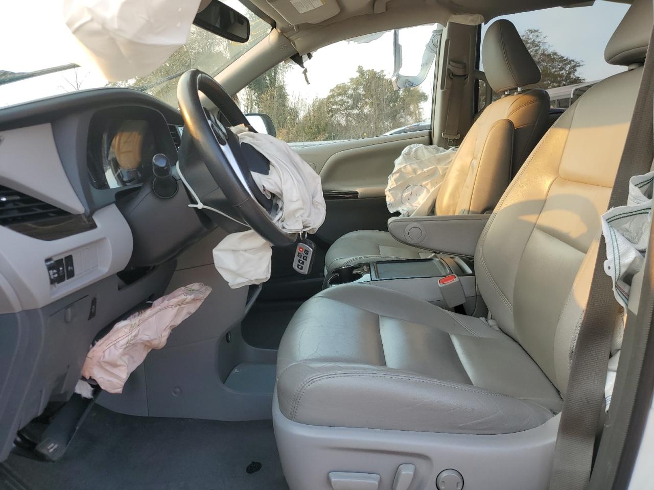 2018 Toyota Sienna Xle VIN: 5TDYZ3DC7JS907499 Lot: 92708285