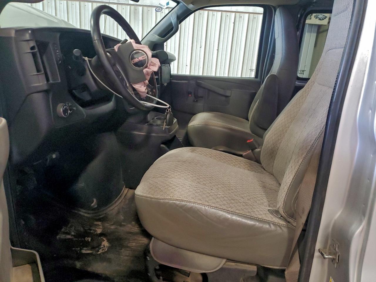 2017 GMC Savana G2500 VIN: 1GTW7AFG4H1102729 Lot: 93951555