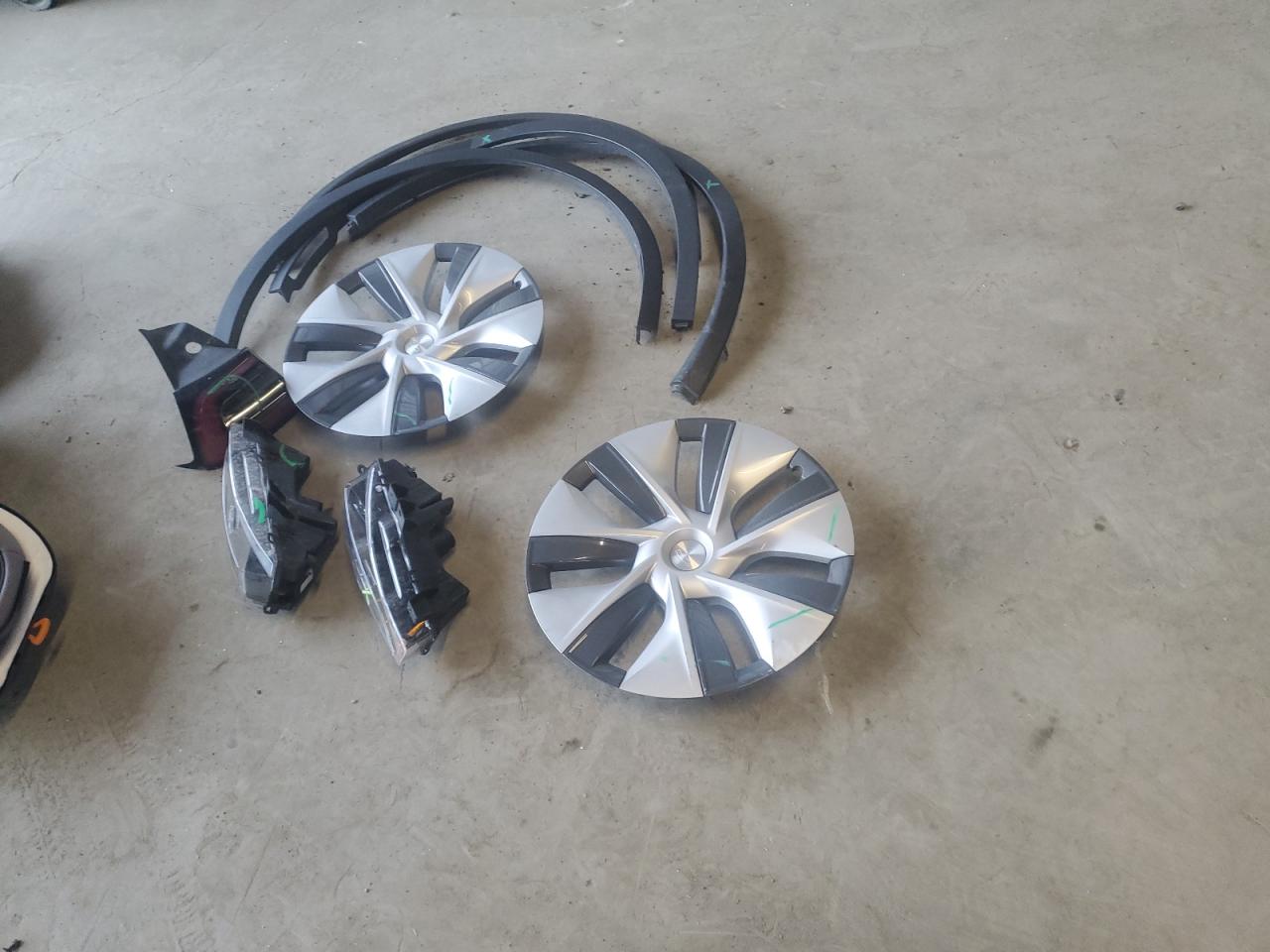 2022 Tesla Model Y VIN: 7SAYGDEE8NF427786 Lot: 92304385