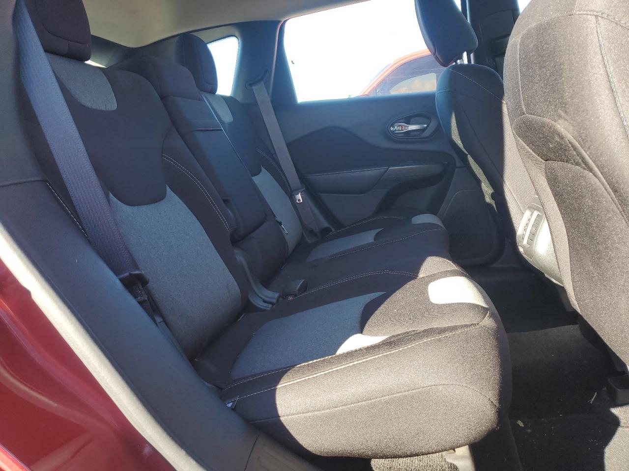 2015 Jeep Cherokee Sport VIN: 1C4PJMAB8FW764199 Lot: 93135615