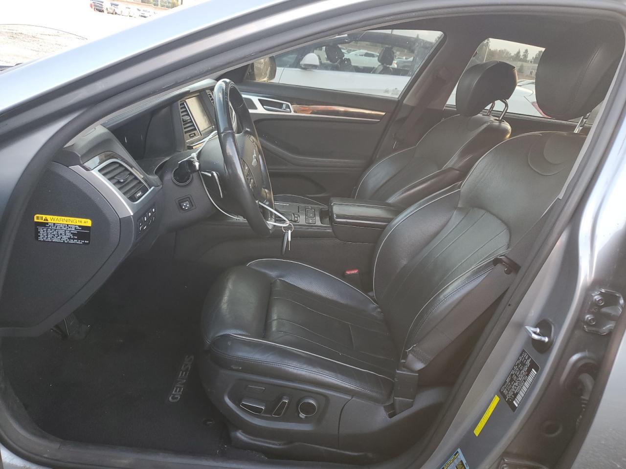 2015 Hyundai Genesis 3.8L VIN: KMHGN4JE2FU061770 Lot: 93360125