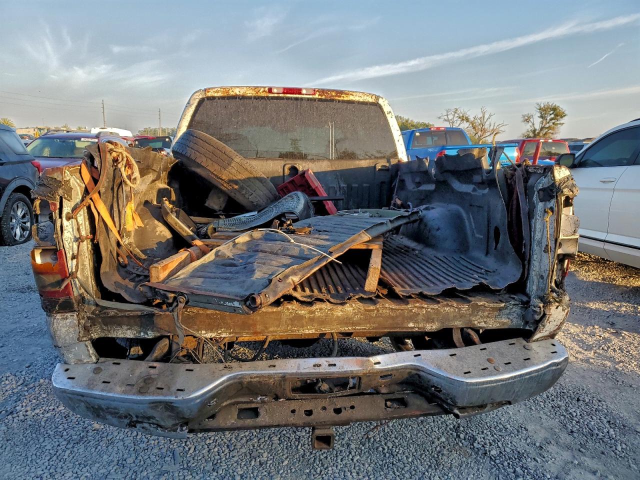 2004 GMC New Sierra C1500 VIN: 2GTEC19V241124329 Lot: 94137275