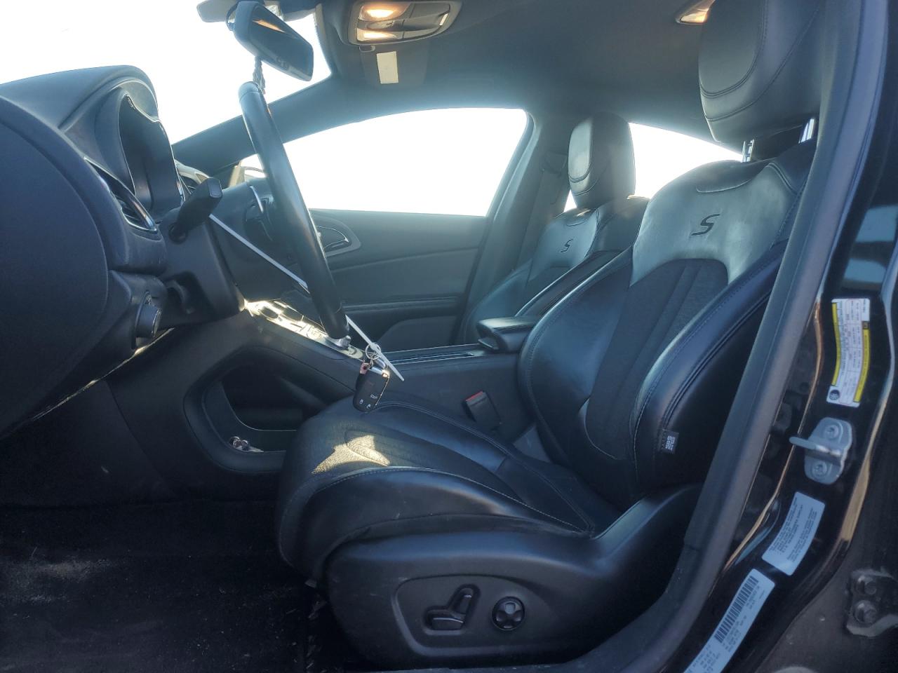 2015 Chrysler 200 S VIN: 1C3CCCBBXFN511834 Lot: 92630615