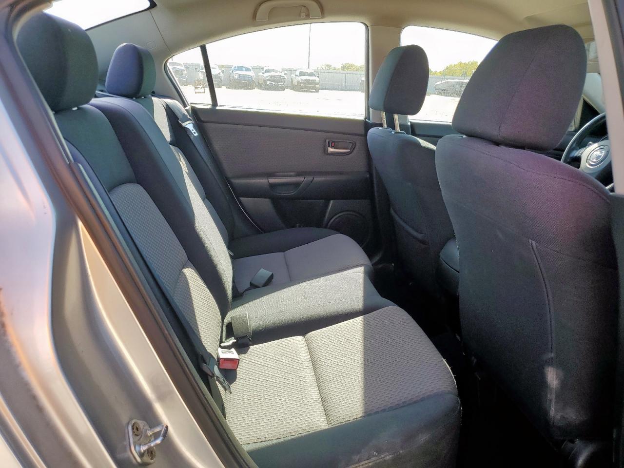 2006 Mazda 3 I VIN: JM1BK32F661401304 Lot: 92821605