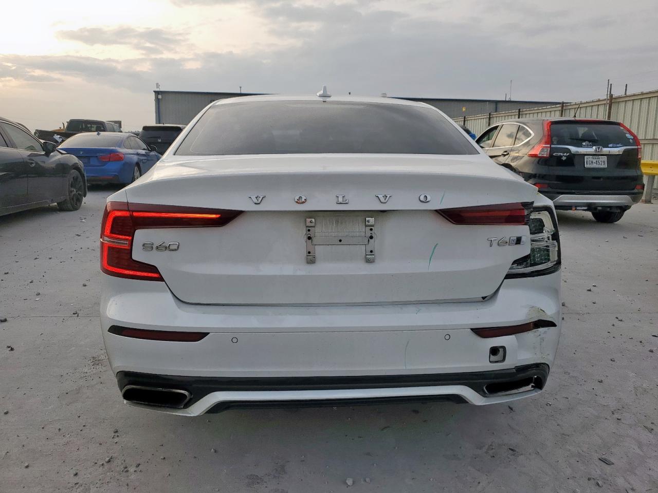 2019 Volvo S60 T6 R-Design VIN: 7JRA22TM9KG011843 Lot: 92982795