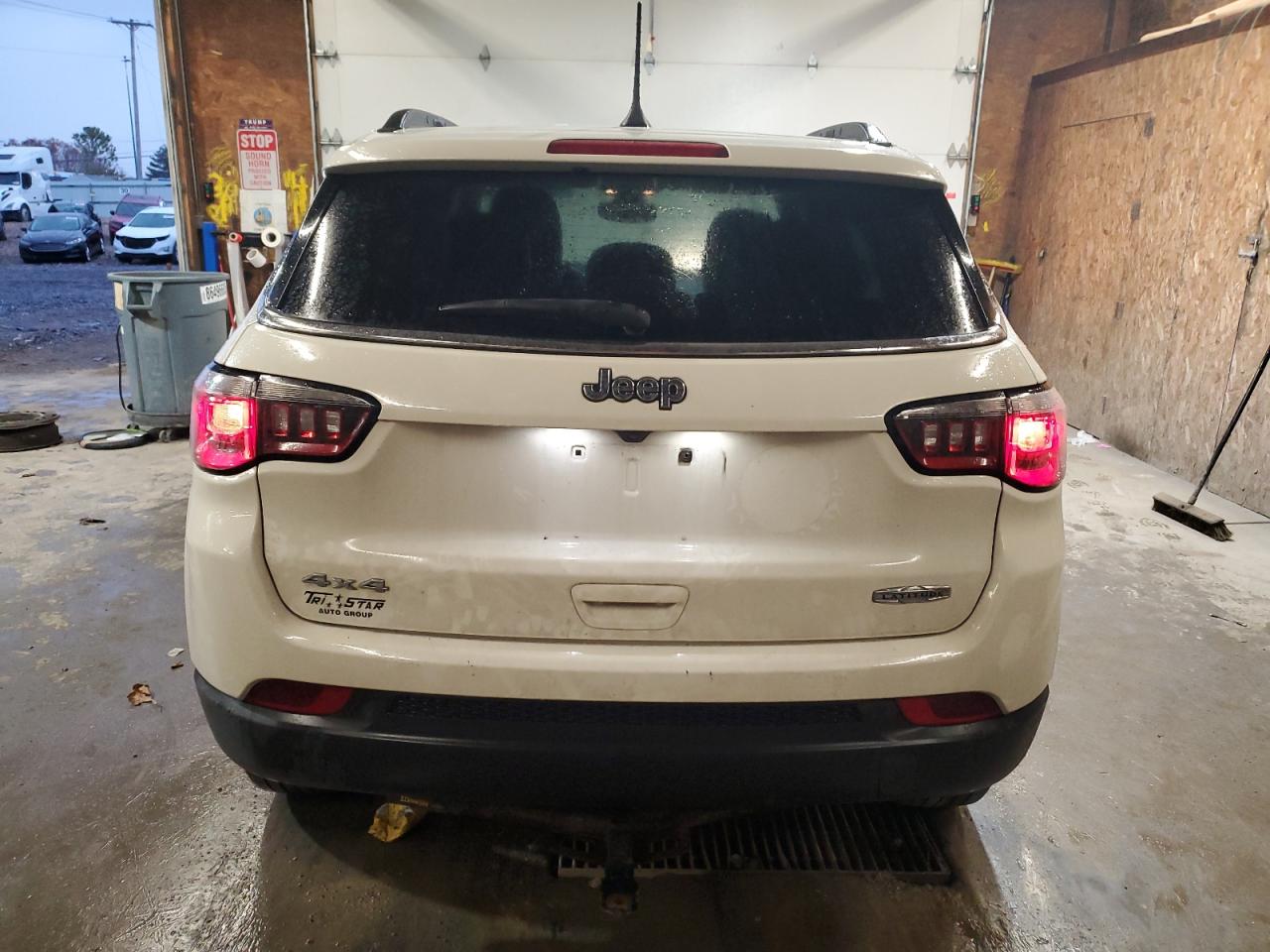 2018 Jeep Compass Latitude VIN: 3C4NJDBB6JT282030 Lot: 92007785