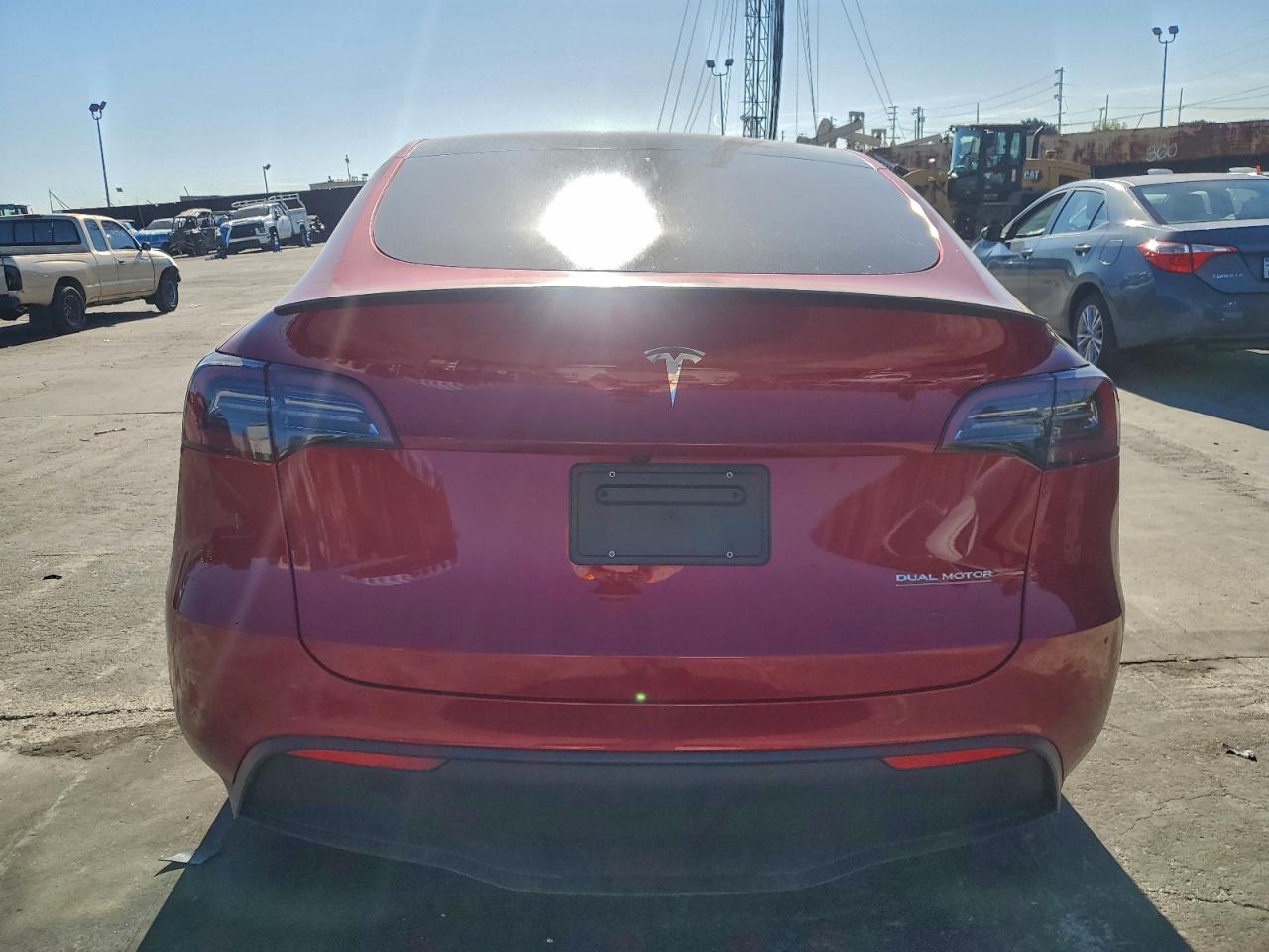 2025 Tesla Model Y VIN: 7SAYGDEF1SF231984 Lot: 94302075