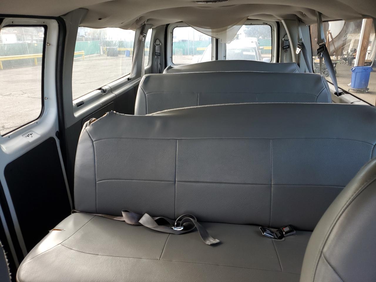 2004 Ford Econoline E350 Super Duty Wagon VIN: 1FBSS31L54HB53305 Lot: 92125385