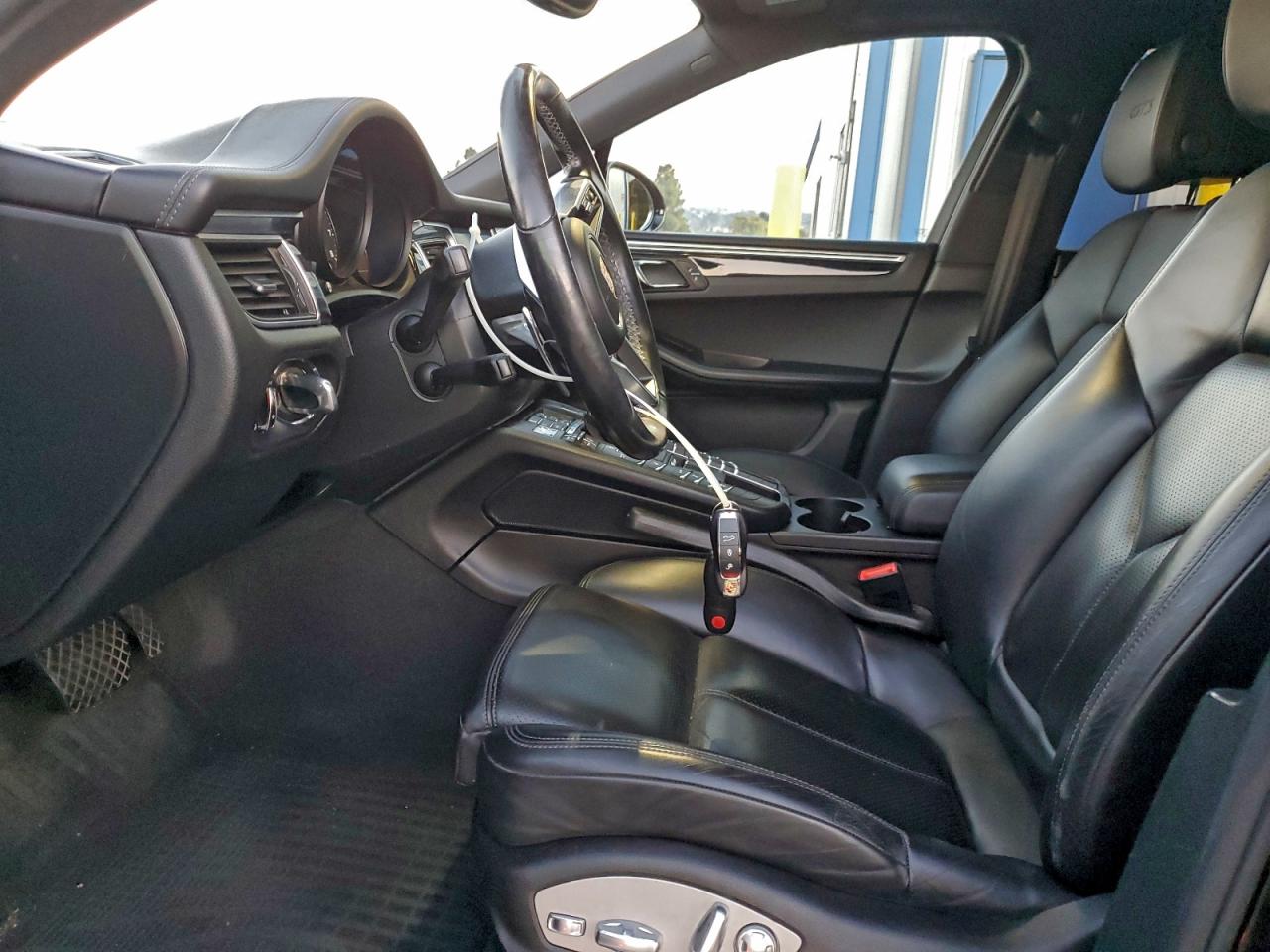 2017 Porsche Macan Gts VIN: WP1AG2A55HLB55268 Lot: 93999305