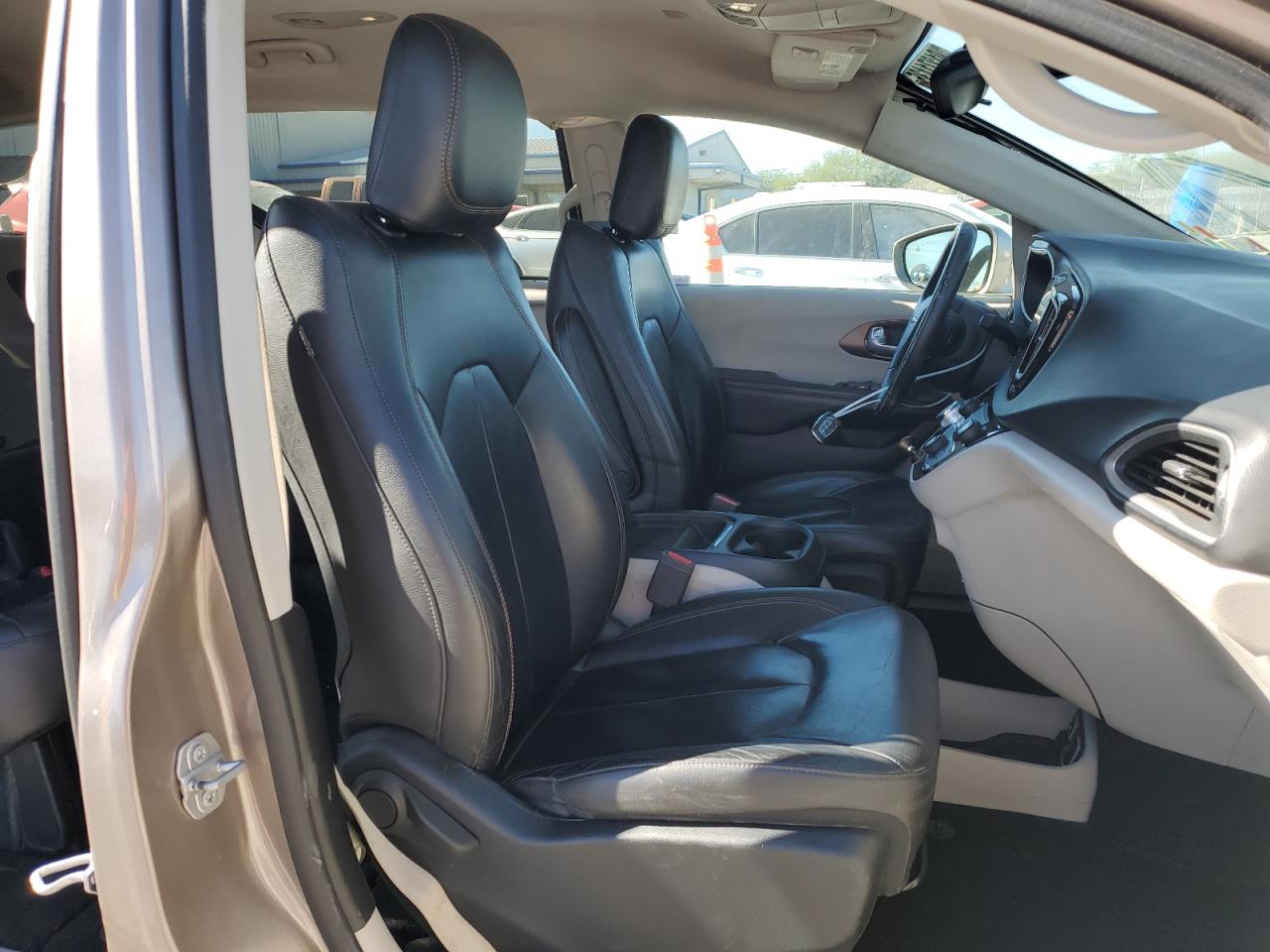 2017 Chrysler Pacifica Touring L VIN: 2C4RC1BG1HR585638 Lot: 91271435