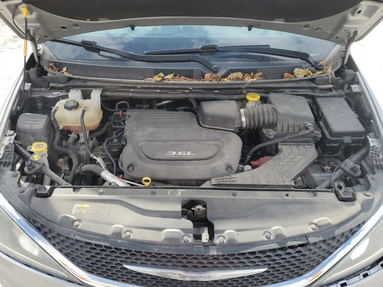 2017 Chrysler Pacifica Touring L VIN: 2C4RC1BGXHR524255 Lot: 92245865