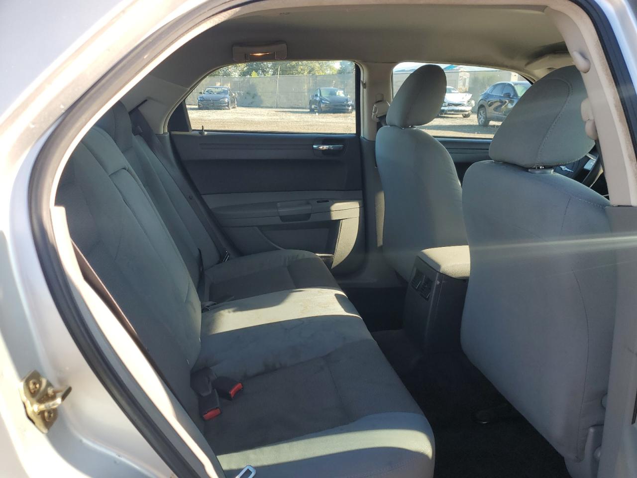 2005 Chrysler 300 VIN: 2C3JA43R45H582923 Lot: 92135405