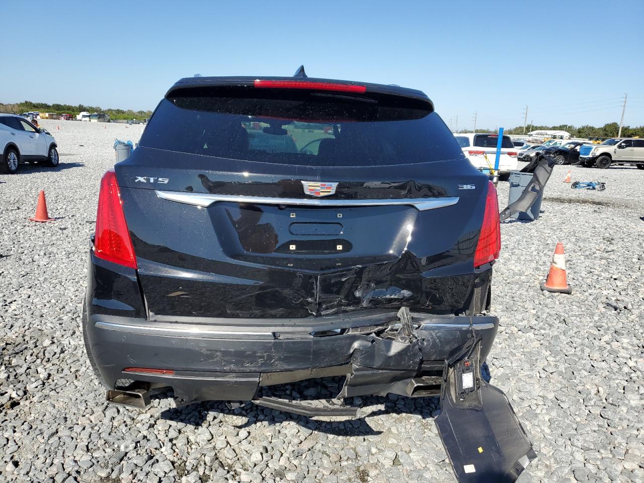 2017 Cadillac Xt5 Luxury VIN: 1GYKNBRSXHZ295782 Lot: 93419925