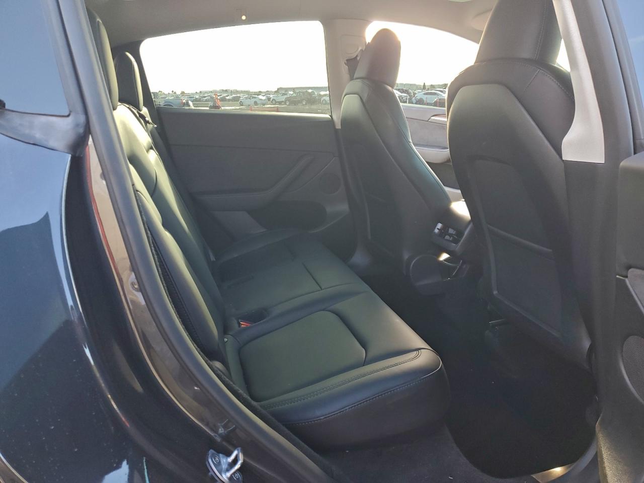 2024 Tesla Model Y VIN: 7SAYGDEFXRF048884 Lot: 93746325