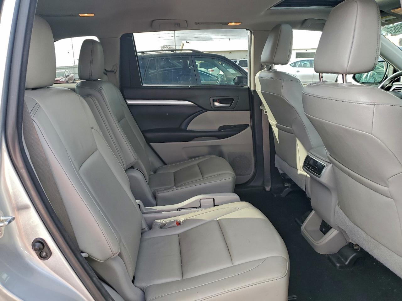 2018 Toyota Highlander Se VIN: 5TDJZRFHXJS806678 Lot: 93885065